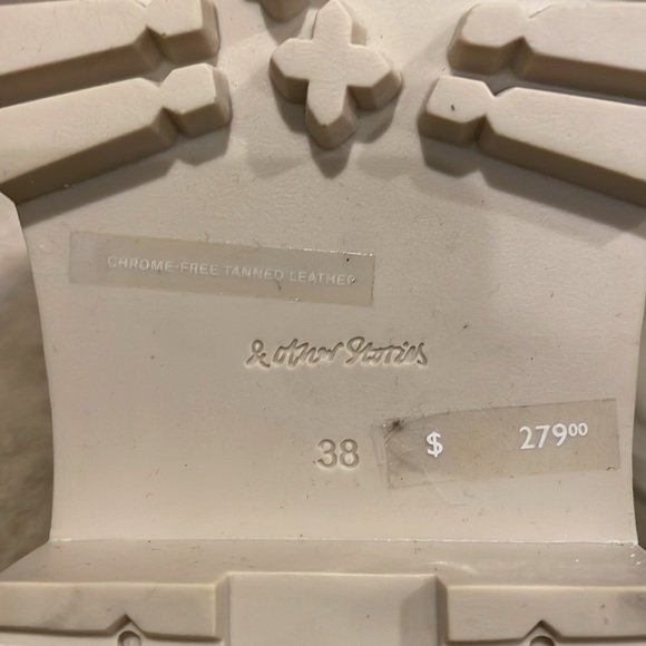 Boots - Picture 4 of 4